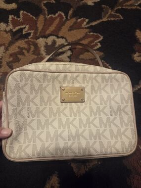 Michael Kors Jet Set Small Signature Logo Crossbody Bag in Vanilla